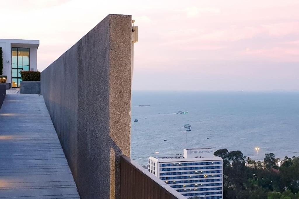 The Base Central Pattaya Quiet King-Bed With Infinity Pool & Free Netflix Eksteriør billede